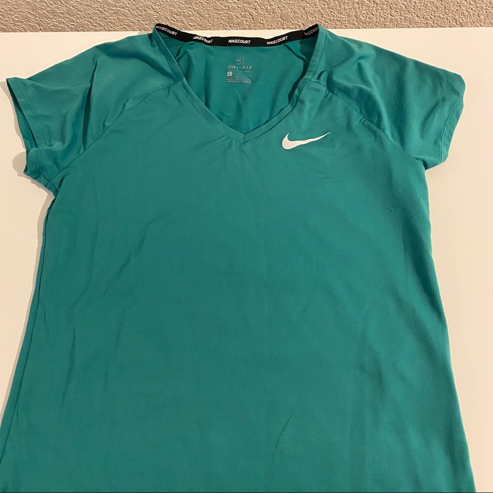 Nike Girls V neck Shirt
